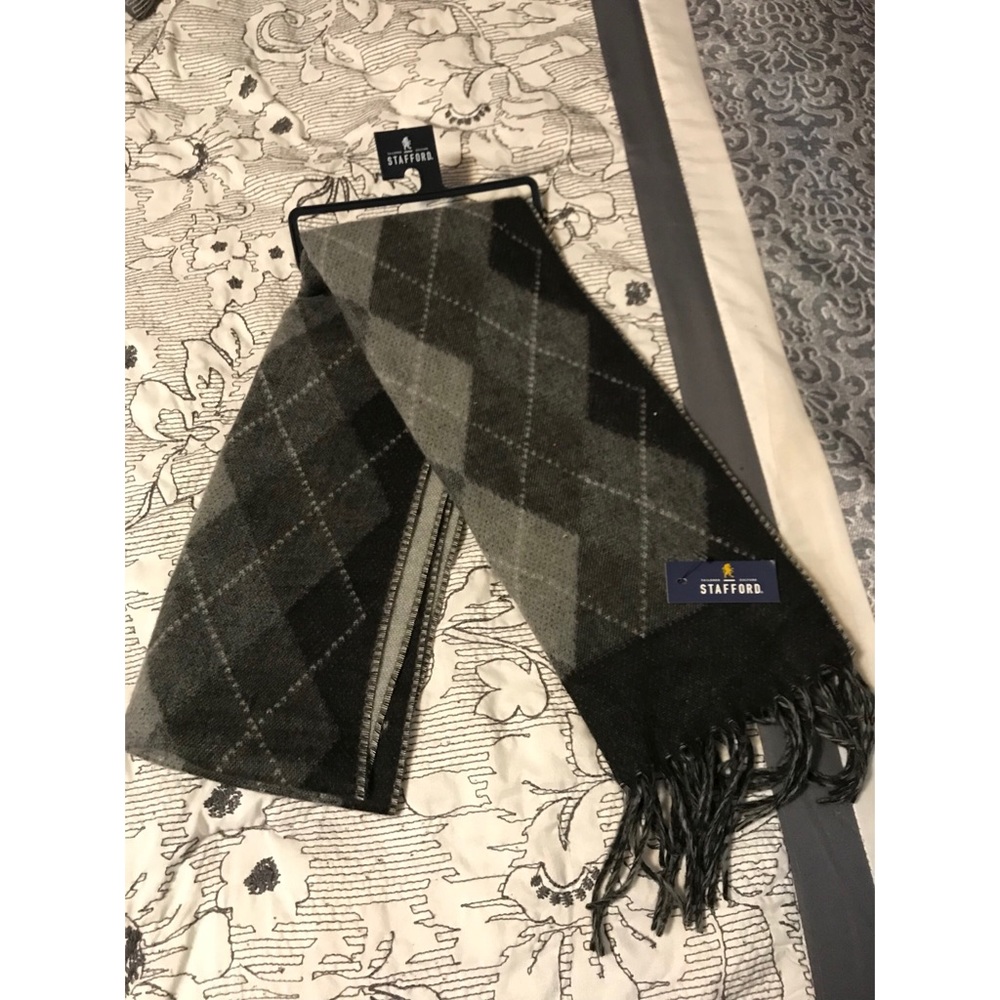 Stafford men’s scarf